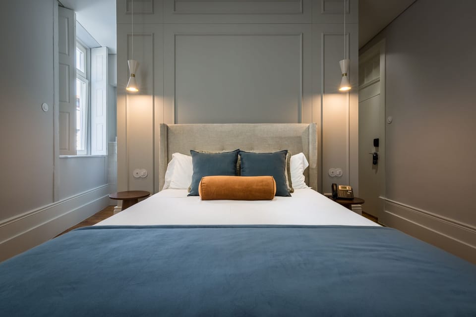 Deluxe Double Room, 1 Queen Bed, City View | Premium bedding, memory foam beds, in-room safe, blackout drapes