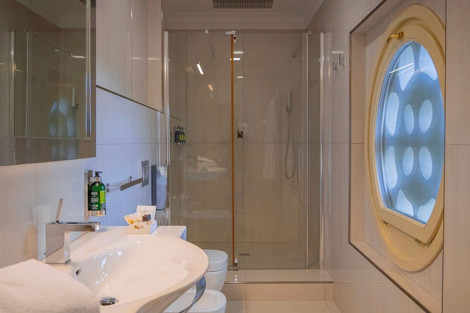 Standard Suite | Bathroom | Shower, rainfall showerhead, free toiletries, hair dryer