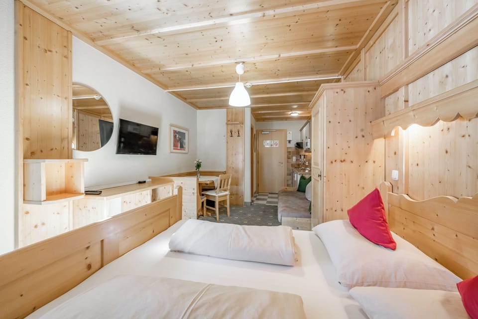 Studio 2+1 (2 adults + 1 child up to 10 years) | In-room safe, soundproofing, WiFi (free), bed sheets