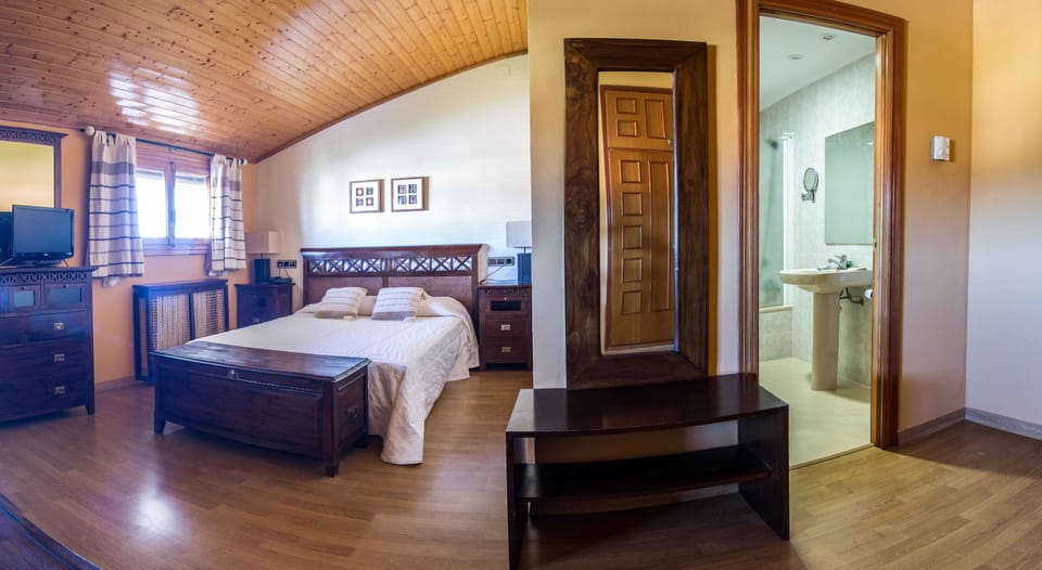 Desk, blackout drapes, free WiFi, bed sheets