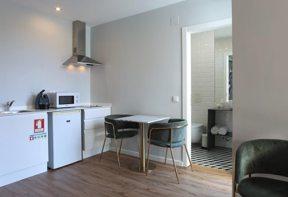 Superior Double Room, Balcony (Kitchenette) | Private kitchenette | Coffee/tea maker, electric kettle