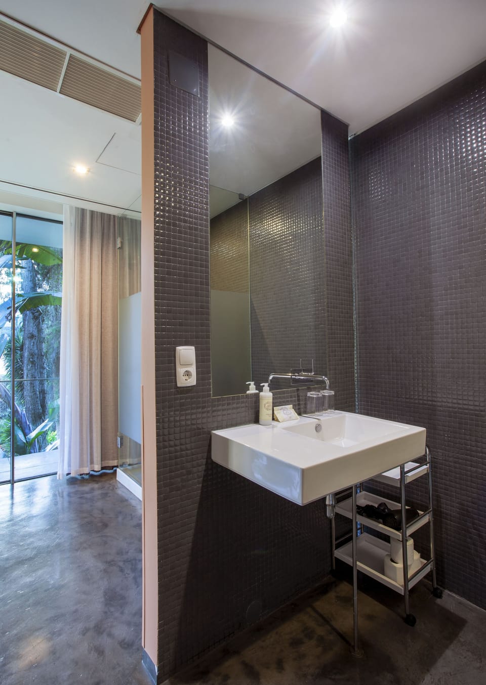 Exclusive Double Room, Balcony (kitchenette) | Bathroom | Shower, rainfall showerhead, free toiletries, hair dryer