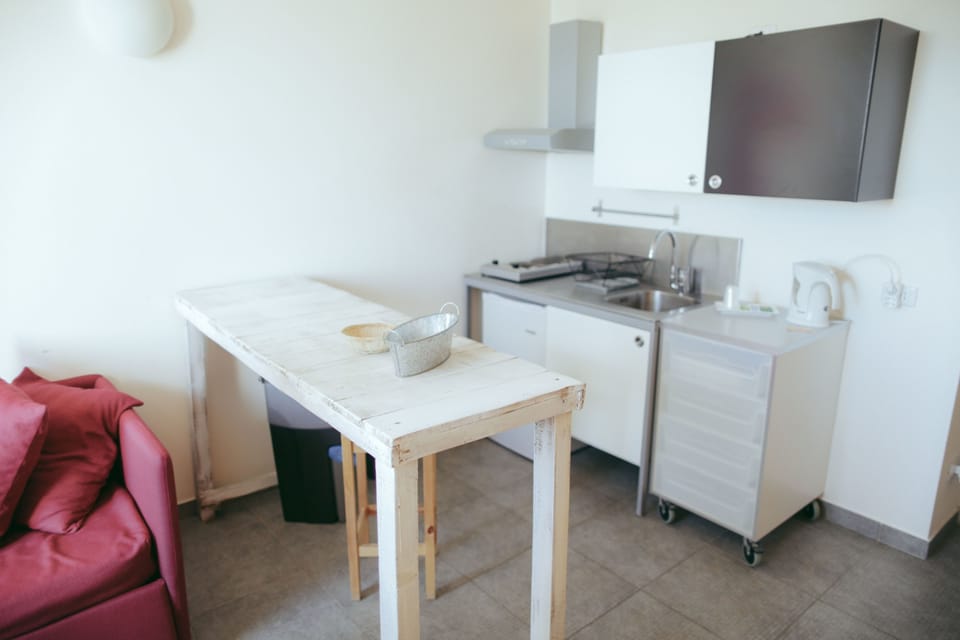 Deluxe Apartment, Kitchen | Private kitchen | Espresso maker, coffee/tea maker, electric kettle