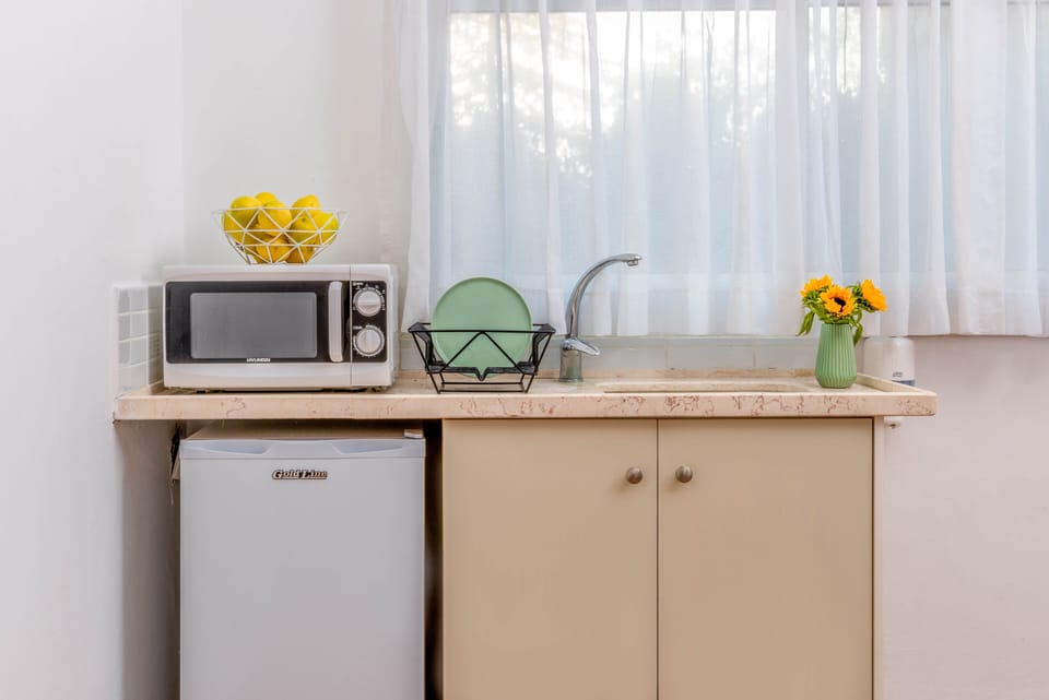 Microwave, coffee/tea maker, electric kettle