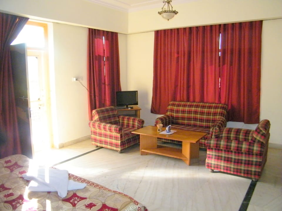 Standard Room | Living area