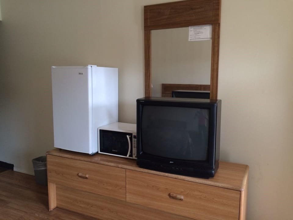 Standard Room, 1 Queen Bed (Not Pet Friendly) | Room amenity