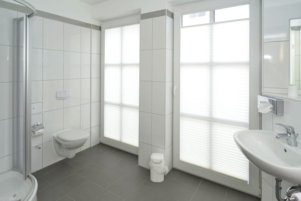 Shower, free toiletries, hair dryer, towels