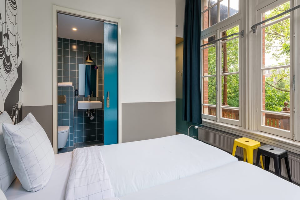 Comfort Double Room, Private Bathroom | In-room safe, WiFi (free), bed sheets