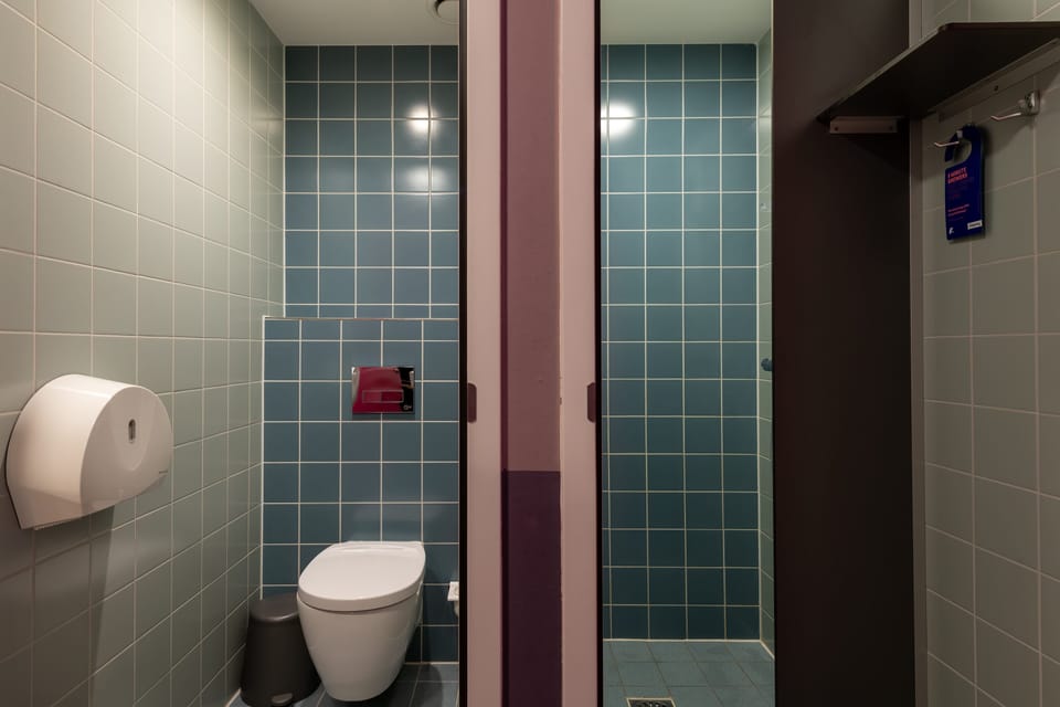 Basic Twin Room, Private Bathroom (Bunk bed) | Bathroom | Shower, eco-friendly toiletries
