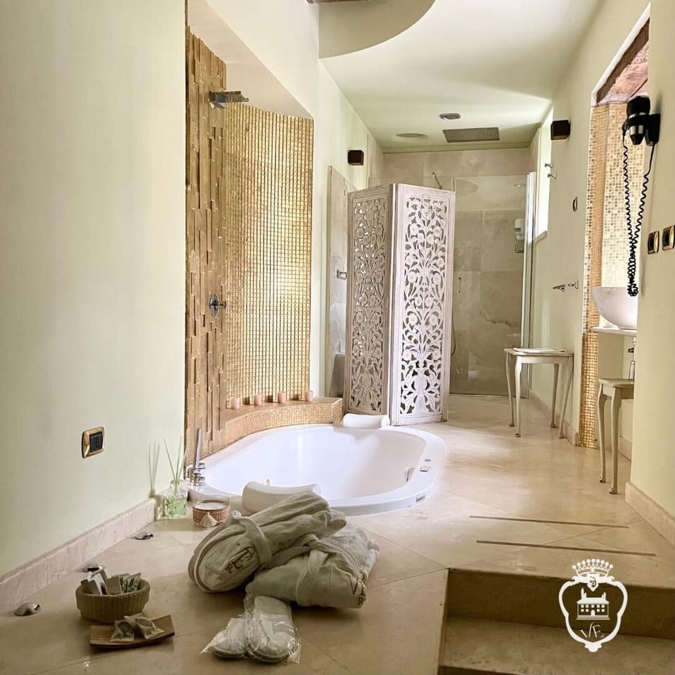 Luxury Suite, 1 King Bed, Hot Tub | Private spa tub