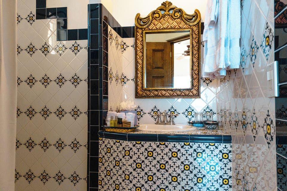 Deluxe Room, 1 King Bed, Ocean View | Bathroom | Shower, free toiletries, hair dryer, towels