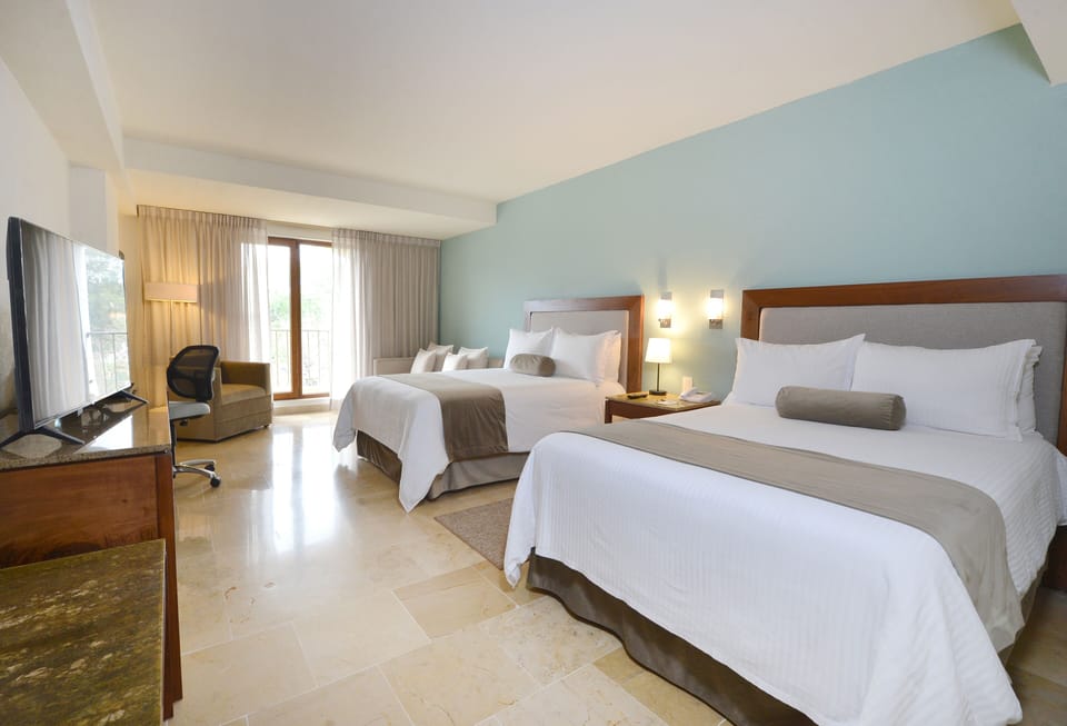 Junior Suite Doble | In-room safe, desk, laptop workspace, soundproofing