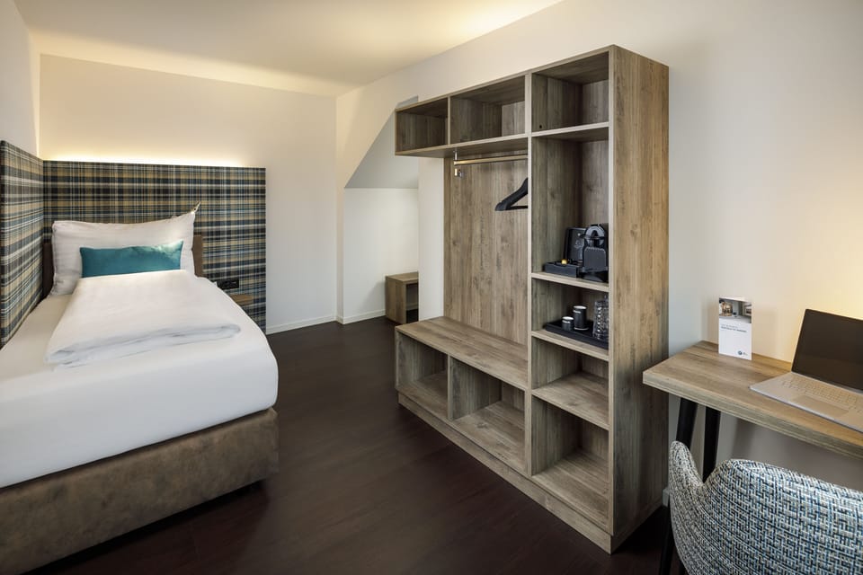Standard Single Room | Hypo-allergenic bedding, desk, blackout drapes, free WiFi