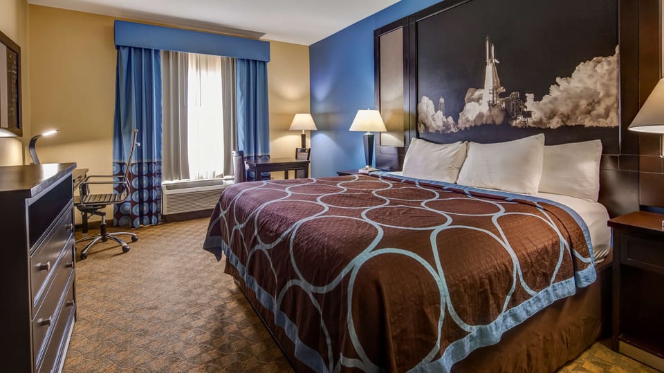 Desk, iron/ironing board, WiFi (surcharge), bed sheets