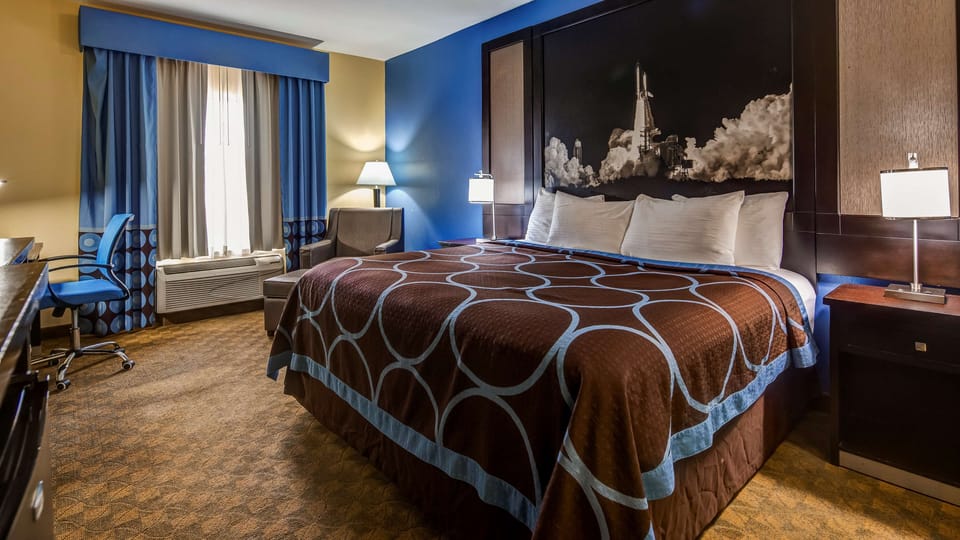 Standard Room, 1 King Bed, Non Smoking, Refrigerator & Microwave | Desk, iron/ironing board, WiFi (surcharge), bed sheets