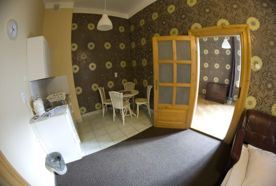Triple Room | Private kitchenette | Fridge, stovetop, electric kettle, cookware/dishes/utensils