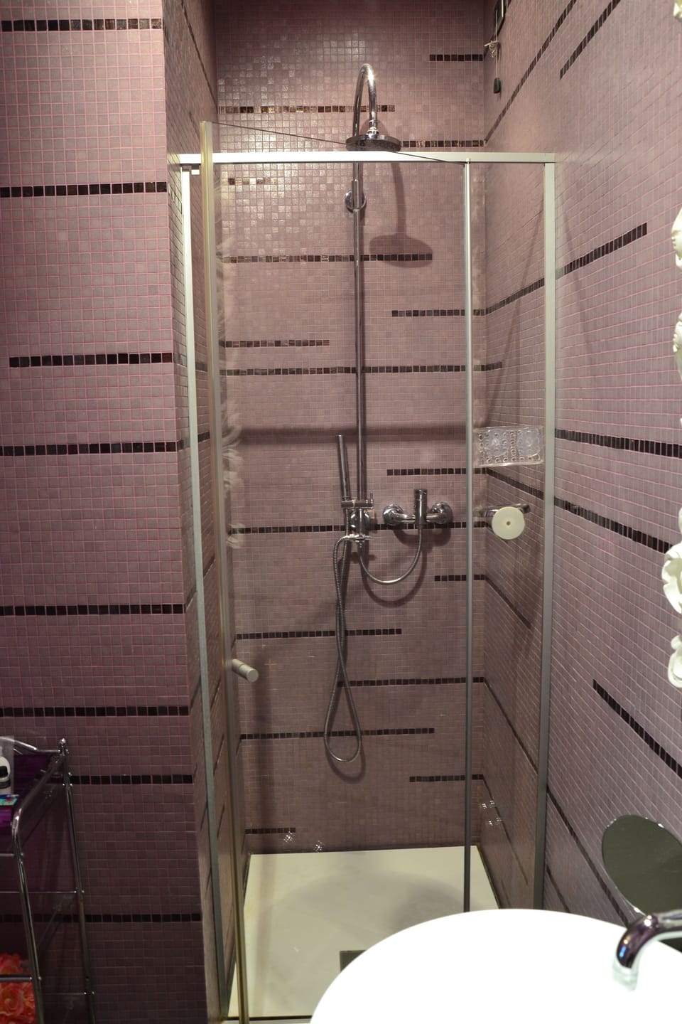 Suite | Bathroom | Shower, rainfall showerhead, designer toiletries, hair dryer
