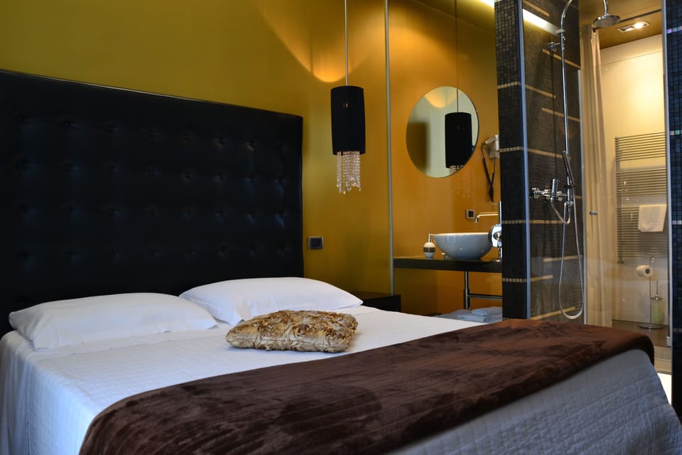 Deluxe Double Room | Down comforters, minibar, in-room safe, desk