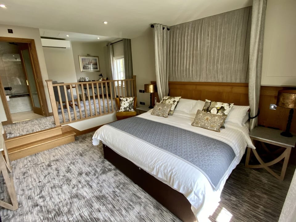 Executive Suite, Ensuite, Courtyard View | Desk, laptop workspace, blackout drapes, free WiFi