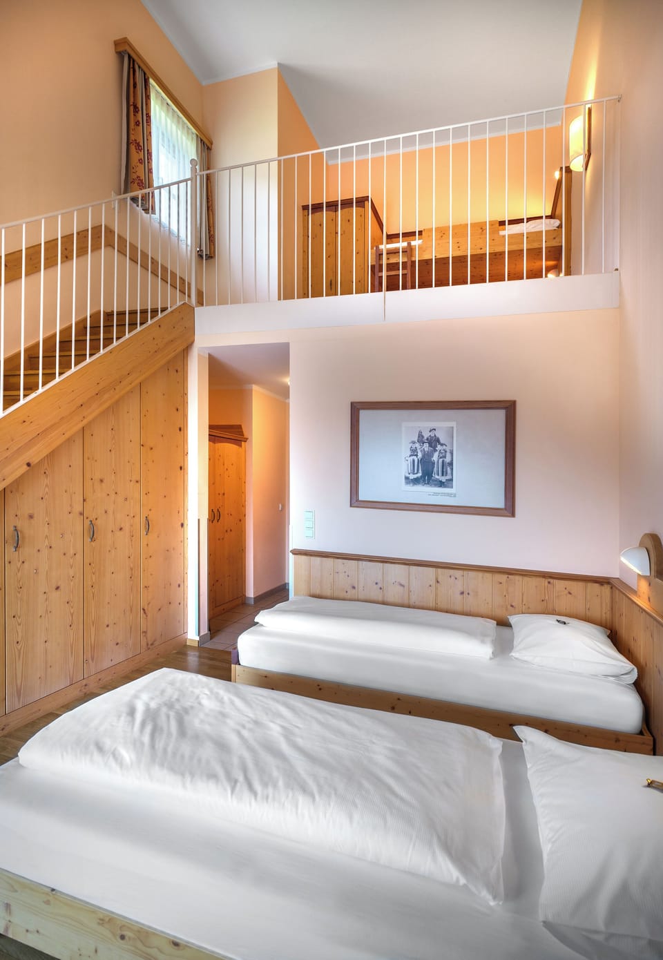 Hypo-allergenic bedding, in-room safe, blackout drapes, free WiFi