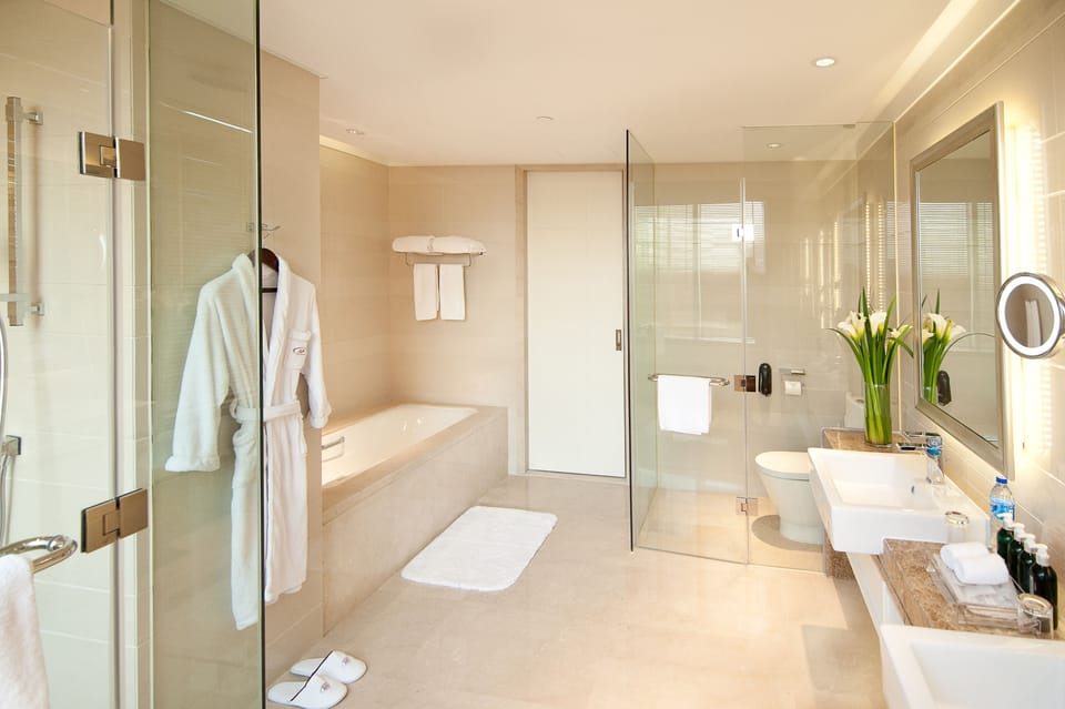 Separate tub and shower, deep soaking tub, rainfall showerhead