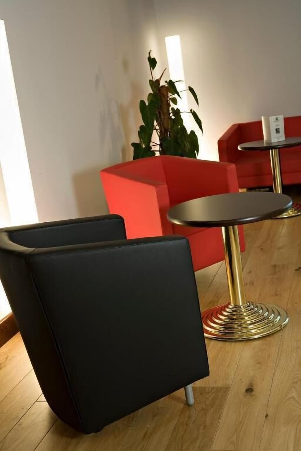 Breakfast and dinner served, French cuisine