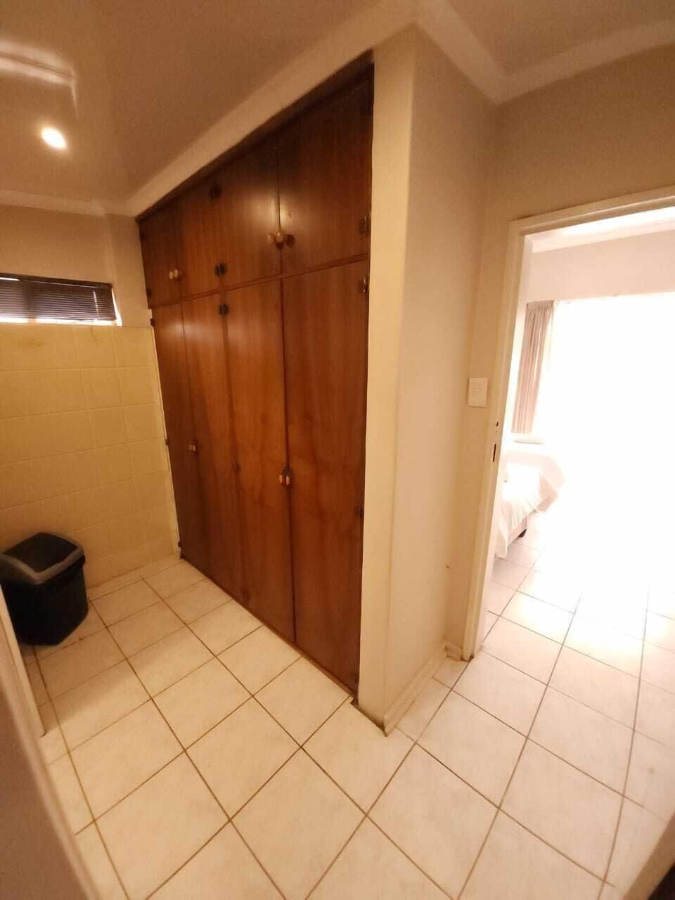 Standard 4 Sleeper Room | Bathroom | Jetted tub, free toiletries, hair dryer