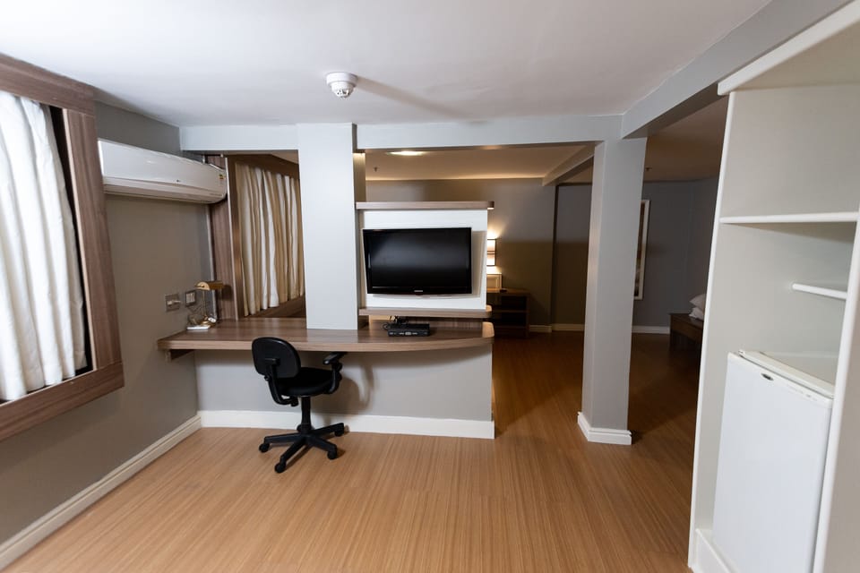 Superior Twin Room, 2 Double Beds | Minibar, in-room safe, desk, blackout drapes