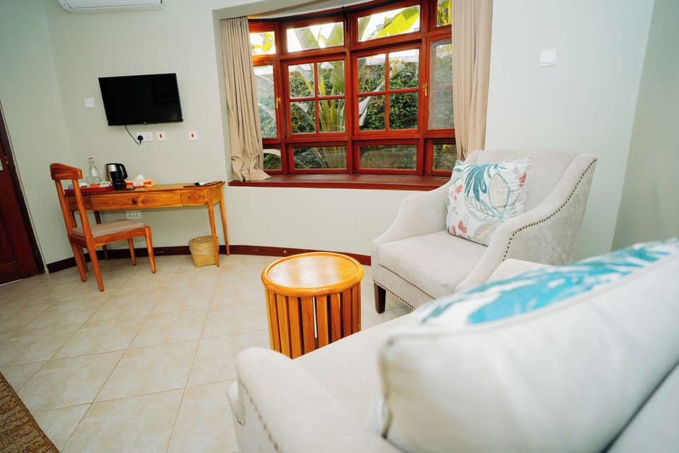 Deluxe Room | Premium bedding, minibar, in-room safe, desk