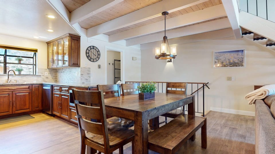 Condo, 2 Bedrooms | Dining
