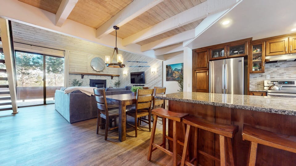 Condo, 2 Bedrooms | Interior