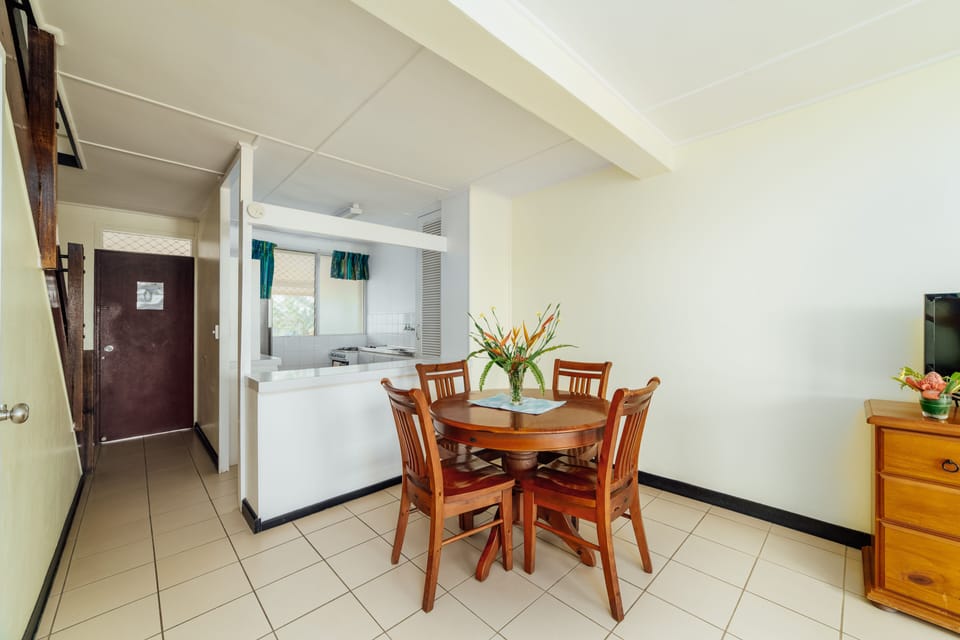 Apartment, 2 Bedrooms (No Air Conditioning) | Living room
