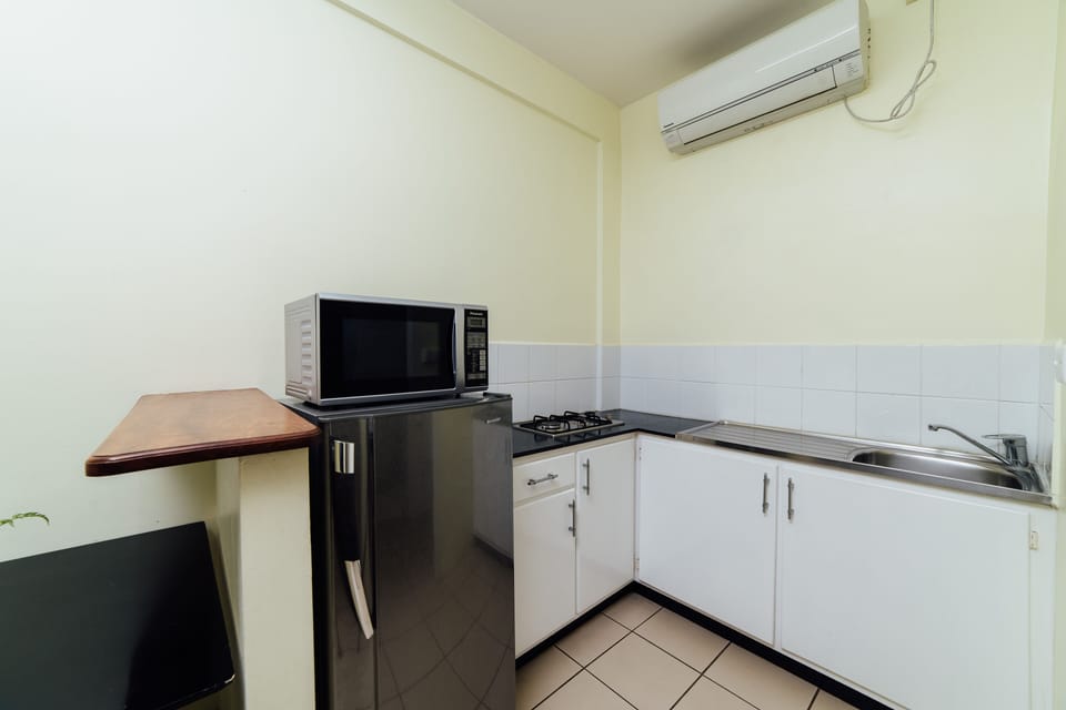 Standard Studio | Private kitchenette | Fridge, microwave, stovetop, coffee/tea maker