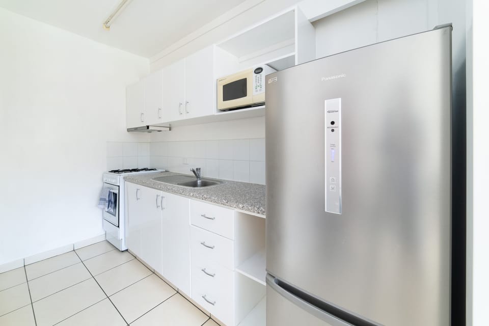 Executive Studio | Private kitchen | Fridge, microwave, stovetop, coffee/tea maker