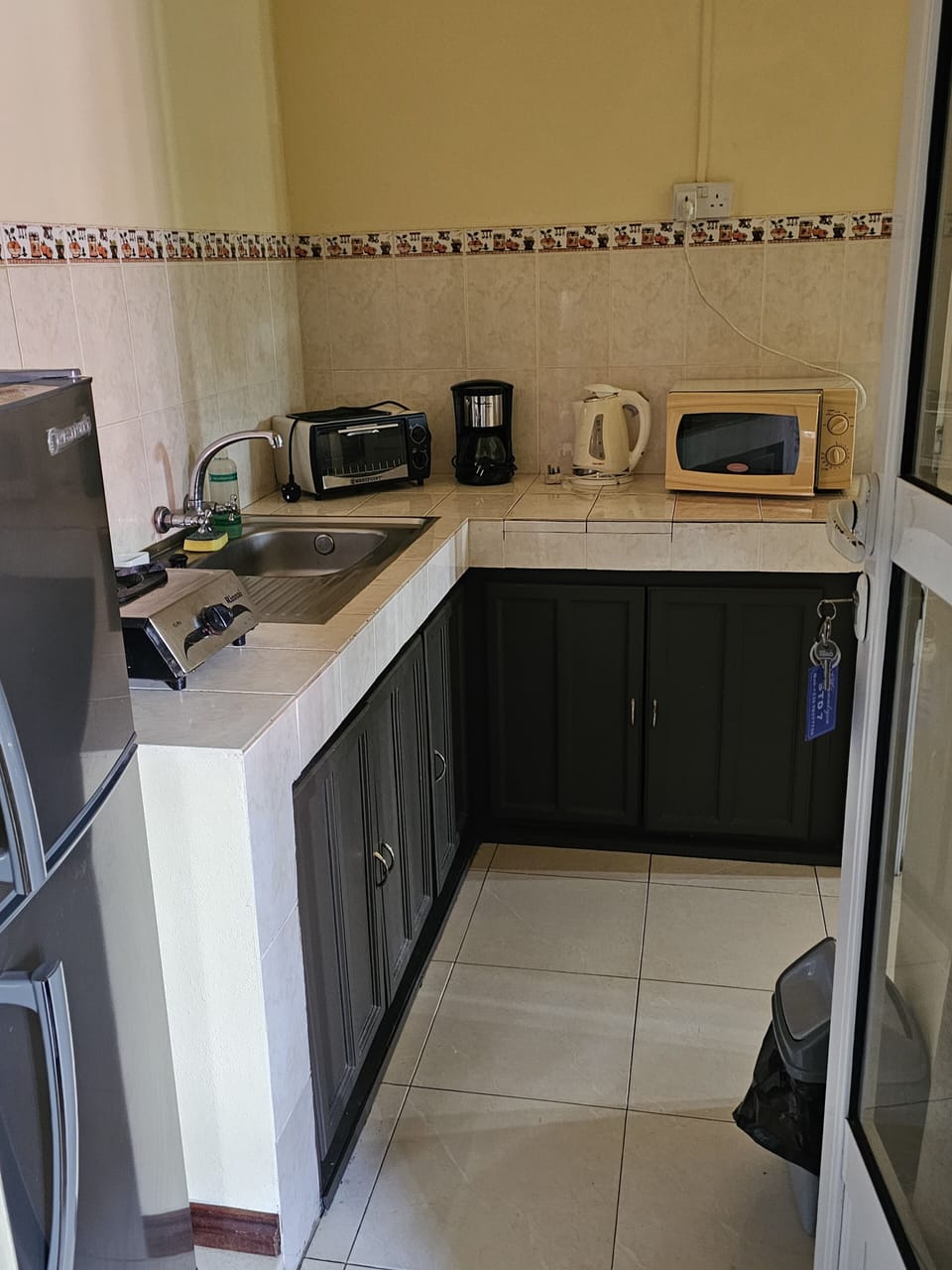 Coffee/tea maker, fridge, microwave, electric kettle