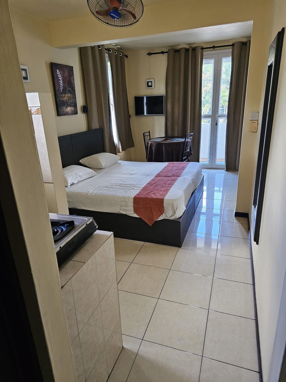 Comfort Studio, Ensuite | In-room safe, iron/ironing board (on request), WiFi (free)