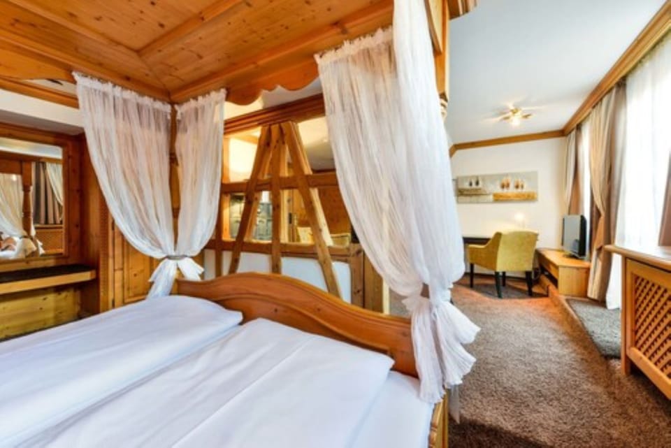 Junior Suite | In-room safe, desk, soundproofing, WiFi (free)