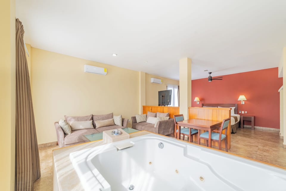 Master Suite Honeymoon | In-room safe, blackout drapes, iron/ironing board, free WiFi