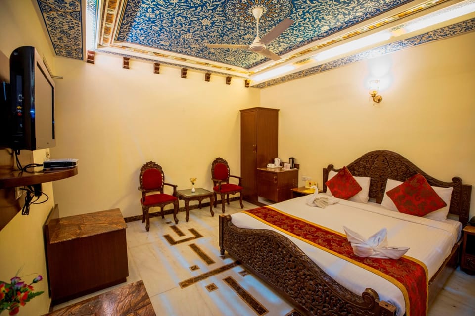 Suite, 1 King Bed | Minibar, in-room safe, desk, laptop workspace