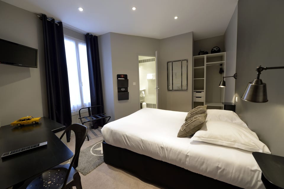 Double Room | Individually decorated, individually furnished, desk, blackout drapes