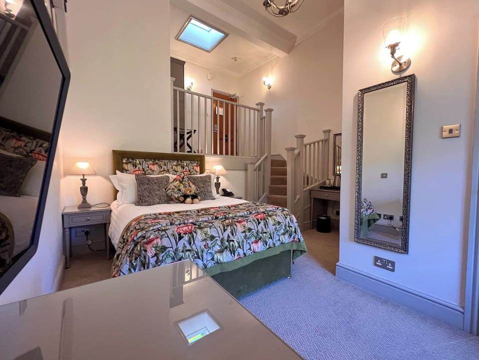 Deluxe Double Room | In-room safe, iron/ironing board, cribs (surcharge)