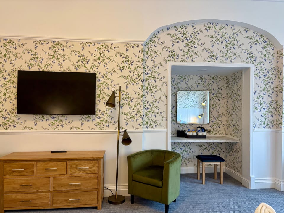 Extra Large Family Room | Desk, blackout drapes, iron/ironing board, free WiFi