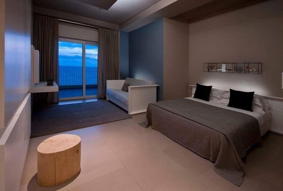 Classic Double Room, Sea View | 1 bedroom, premium bedding, Select Comfort beds, minibar