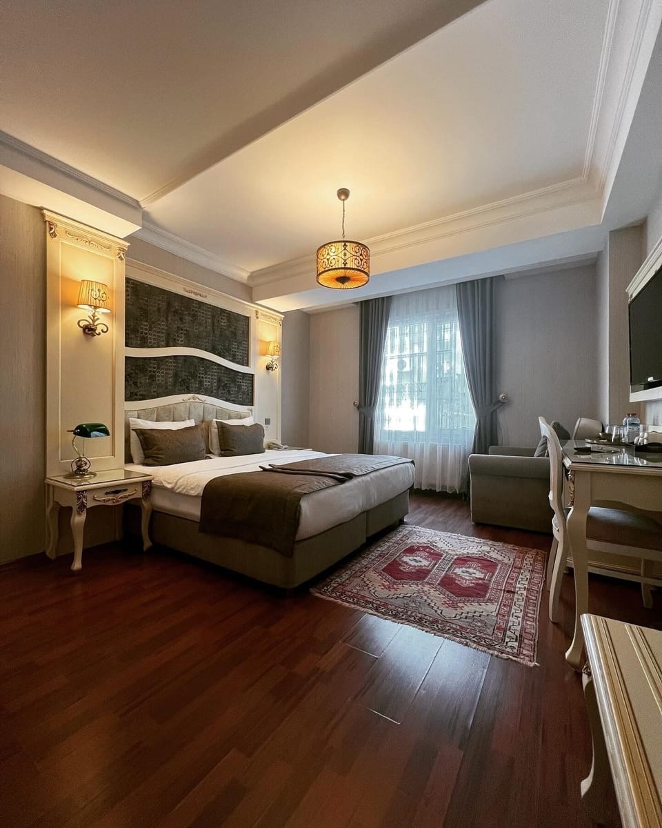 Double Room | Hypo-allergenic bedding available, minibar, in-room safe