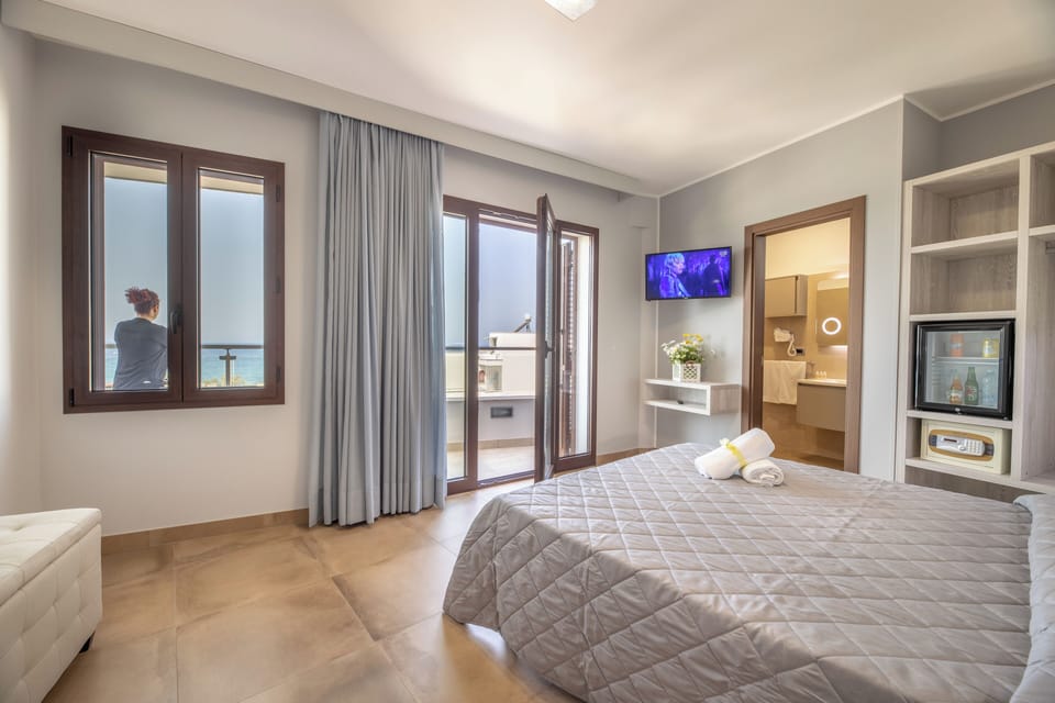 Premium bedding, down comforters, minibar, in-room safe
