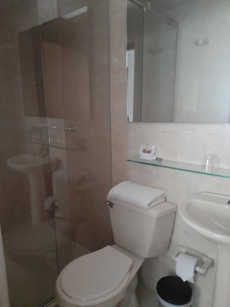 Shower, free toiletries, towels