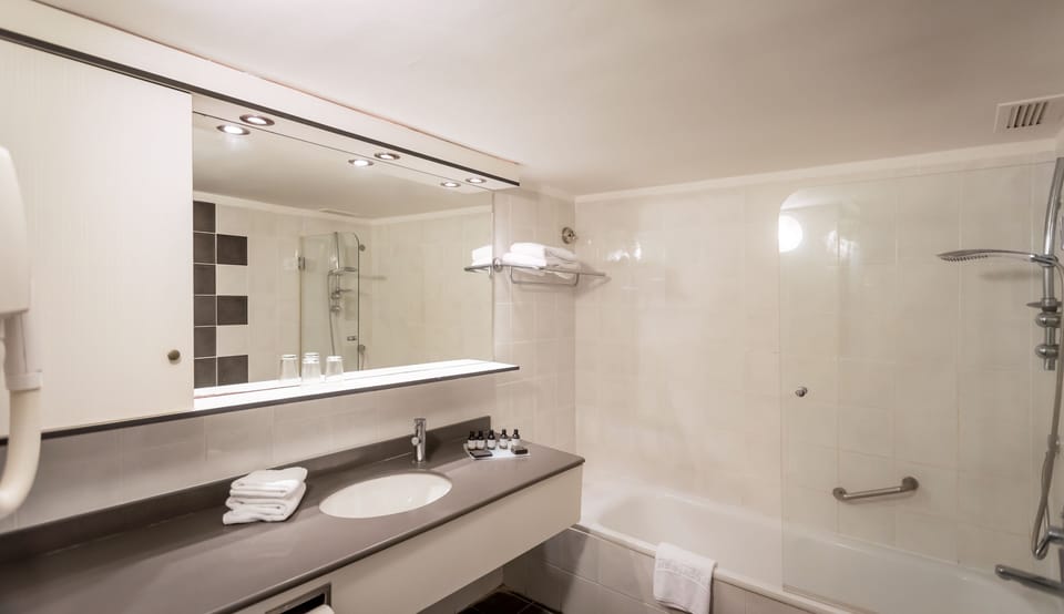 Bathtub, deep soaking tub, free toiletries, hair dryer