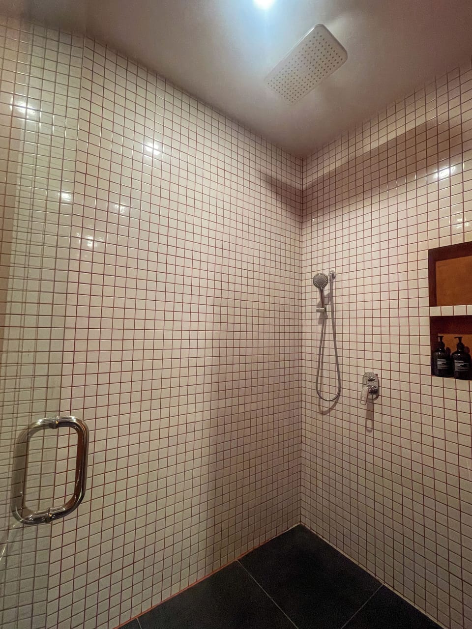 Premier Double Room | Bathroom | Shower, free toiletries, hair dryer, towels