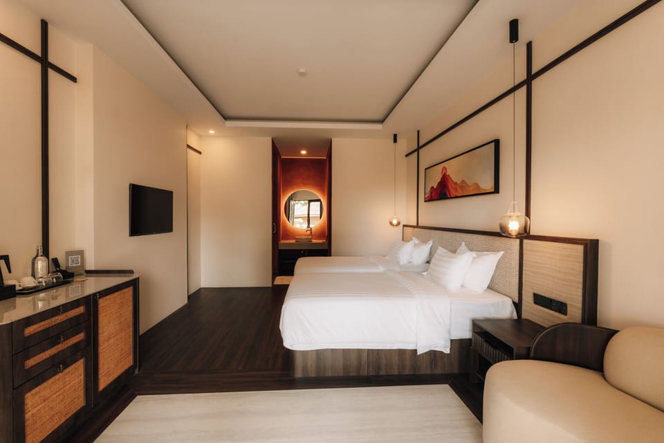 Premier Double Room | Minibar, WiFi (free), bed sheets