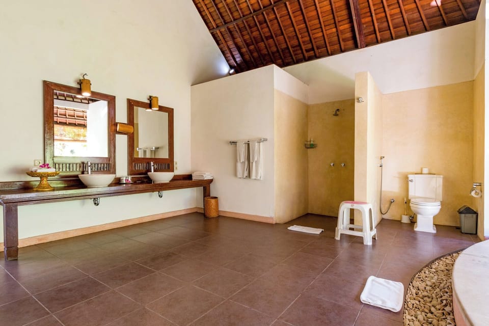 Deluxe Villa, 1 Bedroom | Bathroom | Separate tub and shower, deep soaking tub, rainfall showerhead